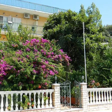 Logara's Hotel apartamentowy Agia Efimia